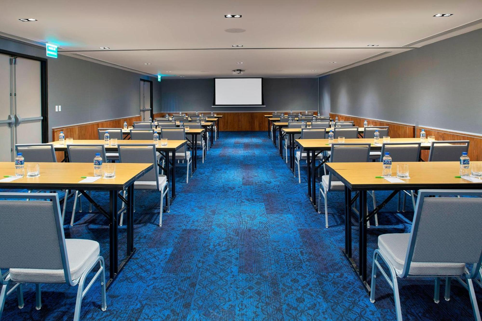 Courtyard By Marriott Toreo Hotel