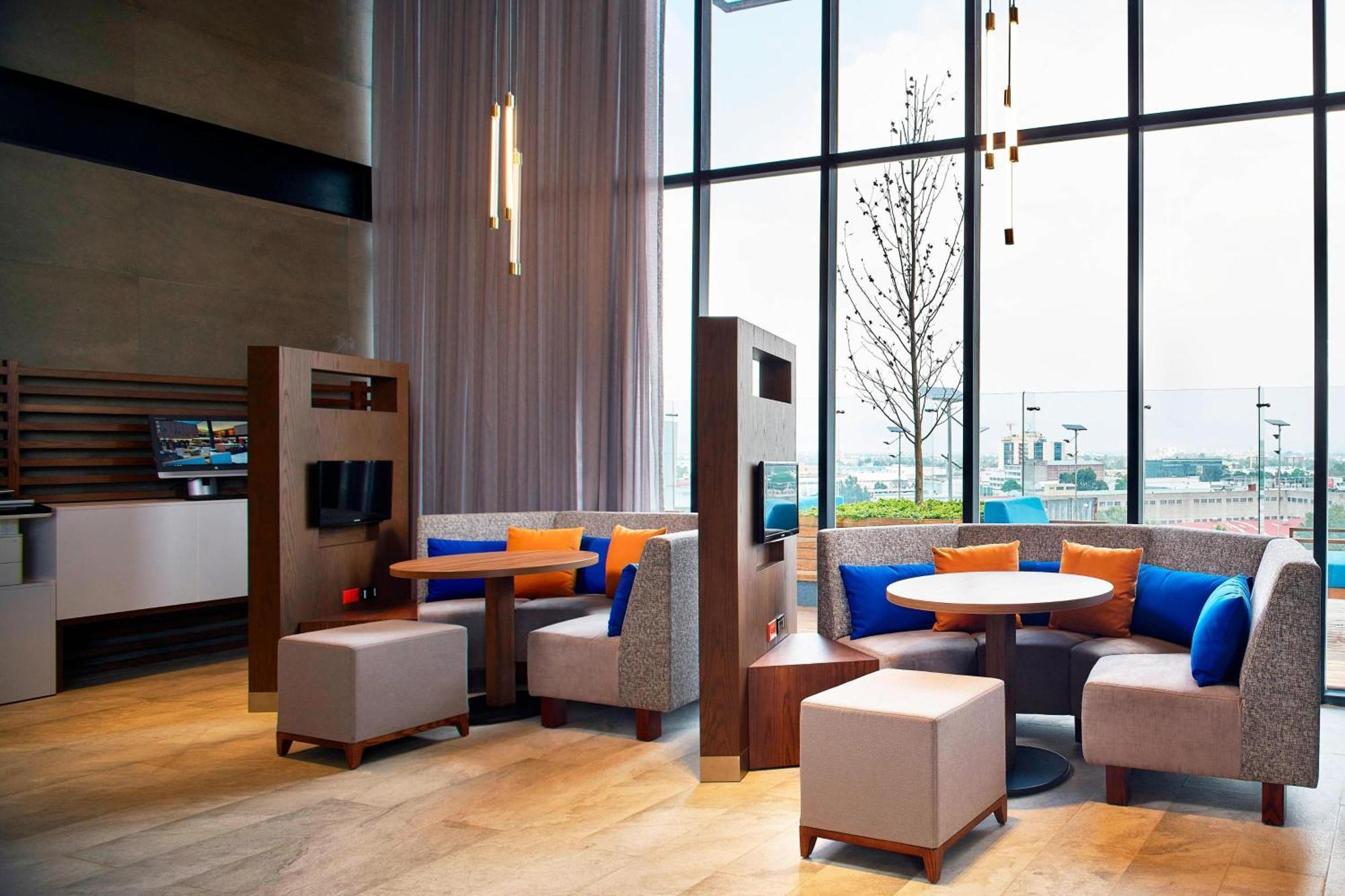 Courtyard By Marriott Toreo Hotel
