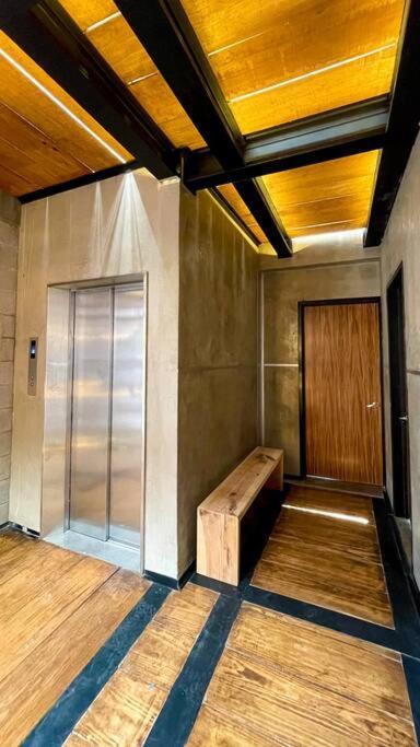 L301 1bdrm 1bath Fits 6 Ac Rooftop Views