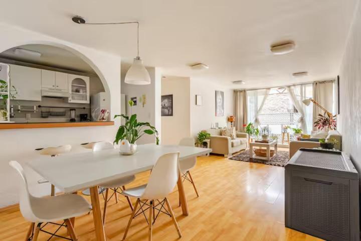Homestay Ny Napoles Wtc