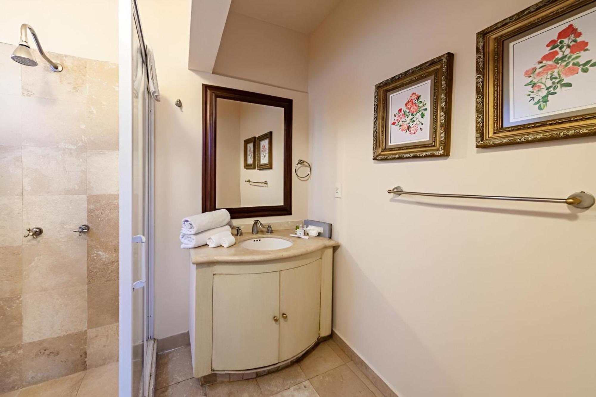 Newton Apartment *