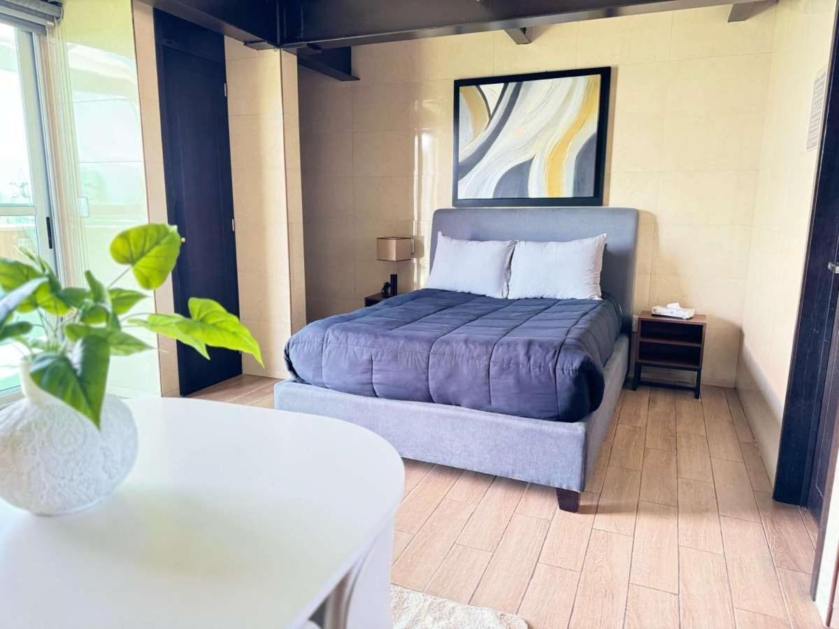 Beautiful And Comfortable Rooftop Holiday home *