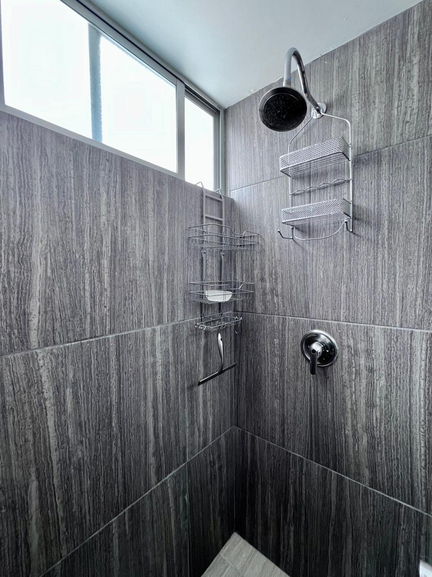 Apartment V803 - 3bdr - 2bth *