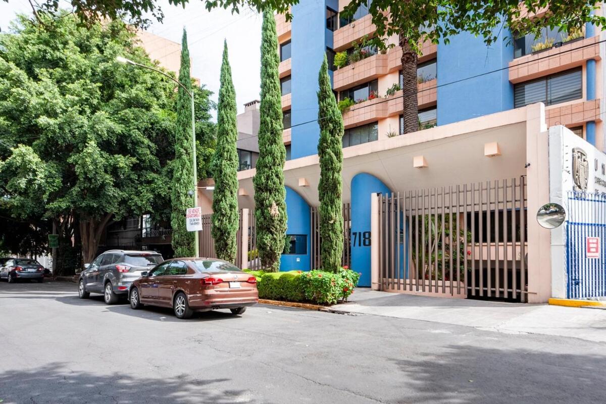 Apartment Spacious Located Very Close To Wtc *