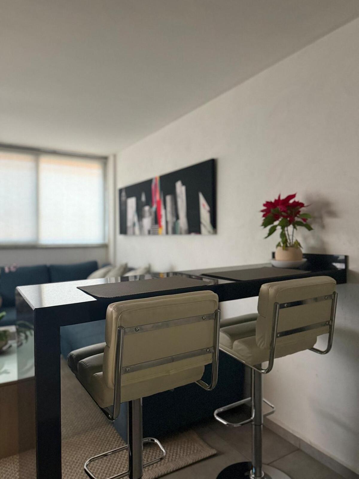 Two Bedrooms Within Tlatelolco Apartment *