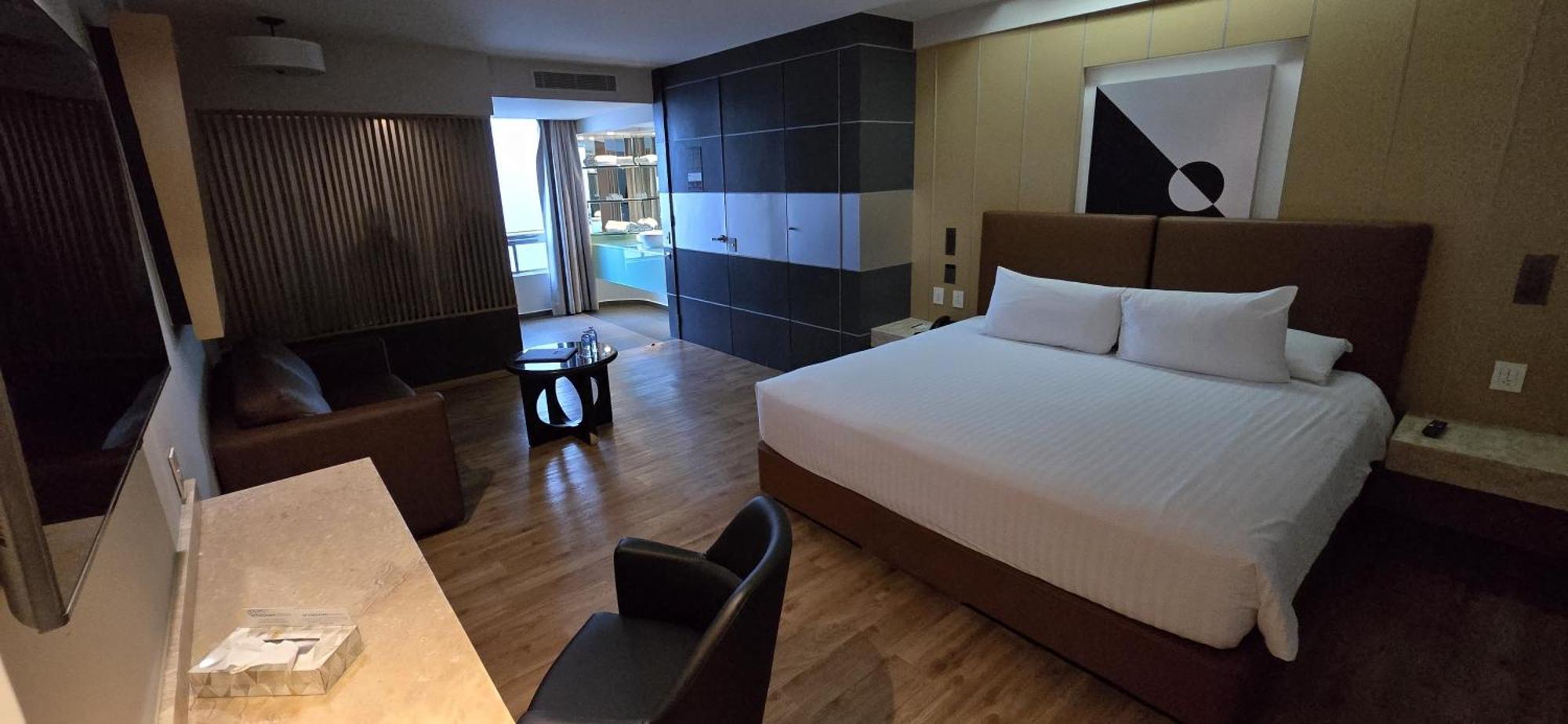 Ramada By Wyndham Santa Fe Hotel 4*