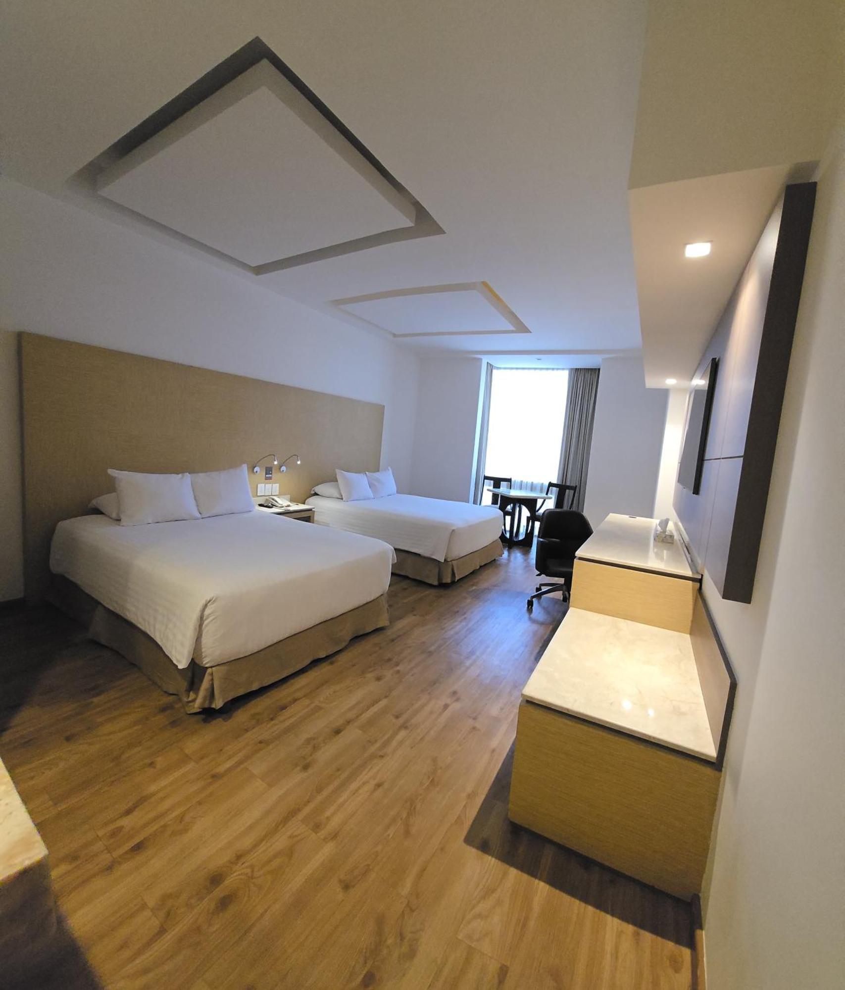 Hotel Ramada By Wyndham Santa Fe 4*