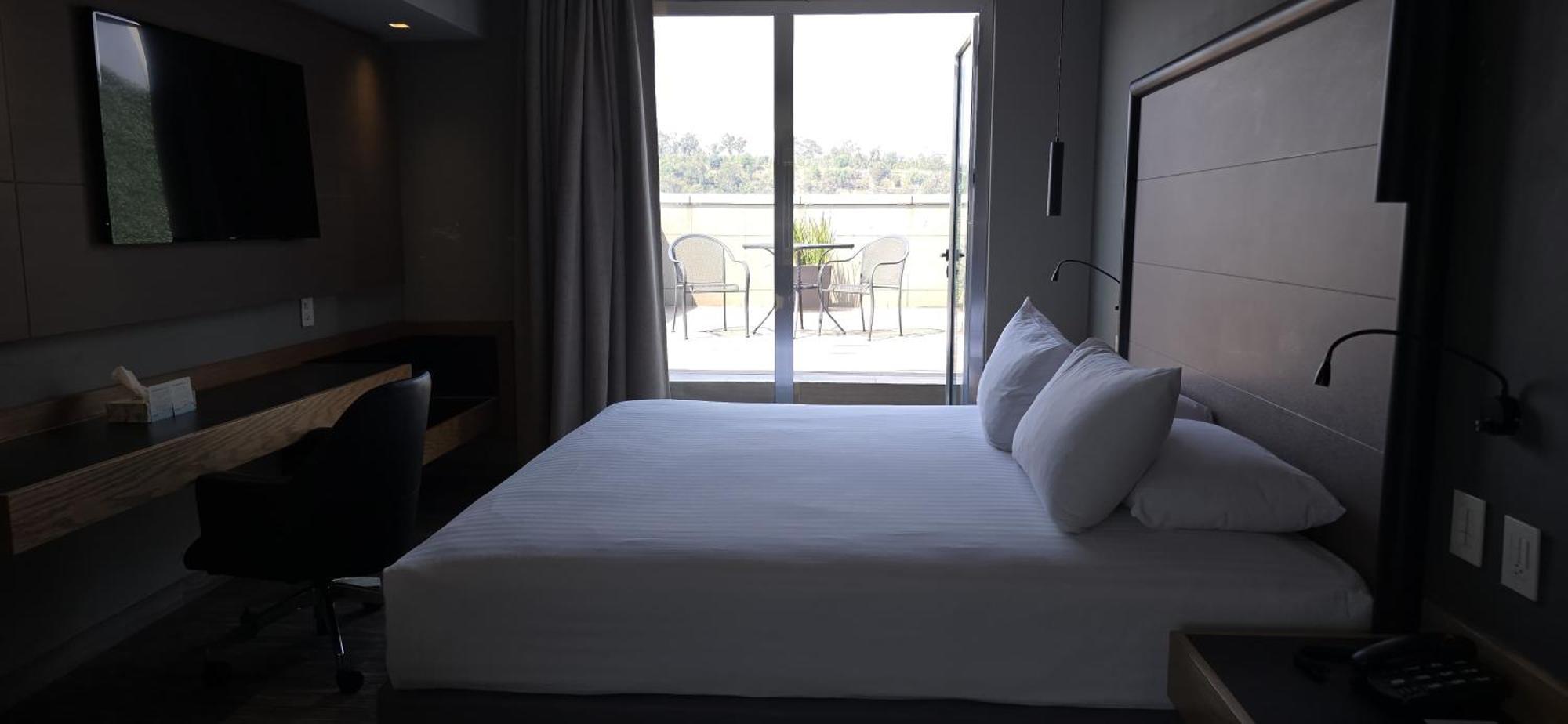 Ramada By Wyndham Santa Fe Hotel 4*
