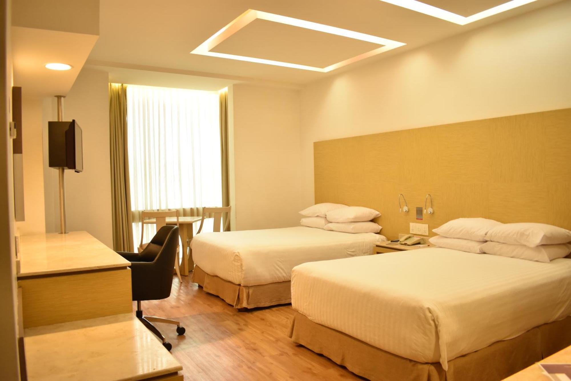 Hotel Ramada By Wyndham Santa Fe Mexico City