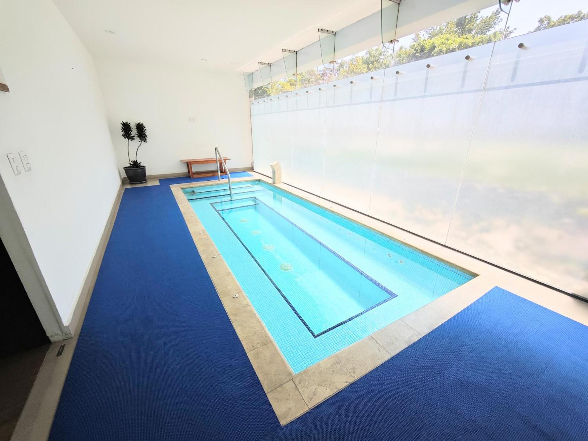 Two Beautiful 1 Bedroom Apts, 2 Floors Hs Wifi! Apartment