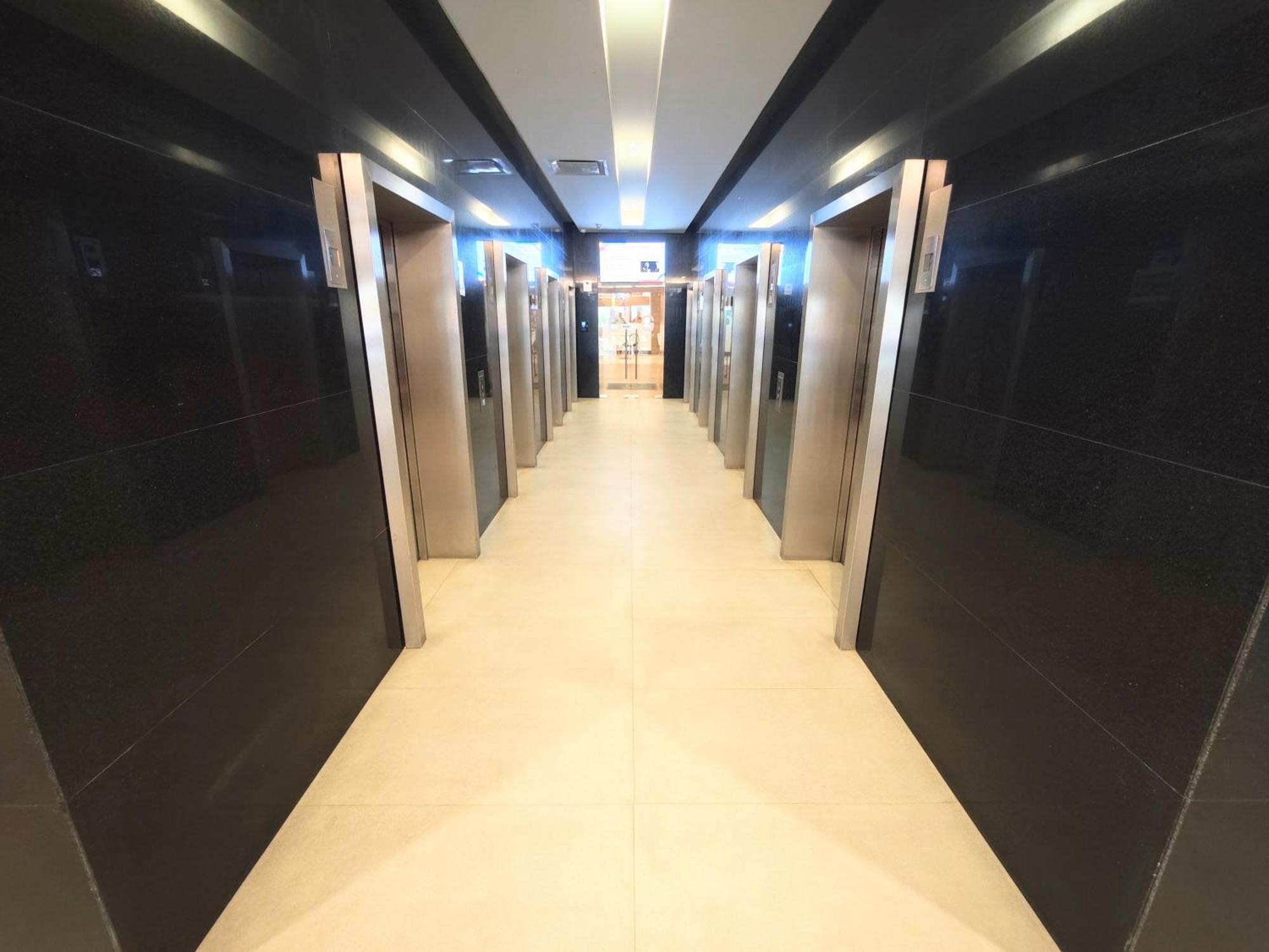 Apartment Two Beautiful 1 Bedroom Apts, 2 Floors Hs Wifi!