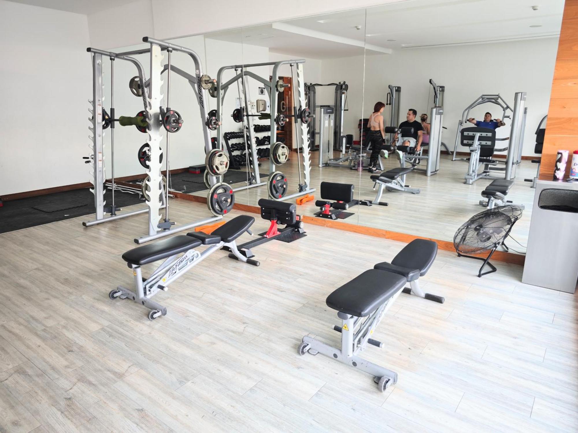 Two Beautiful 1 Bedroom Apts, 2 Floors Hs Wifi!