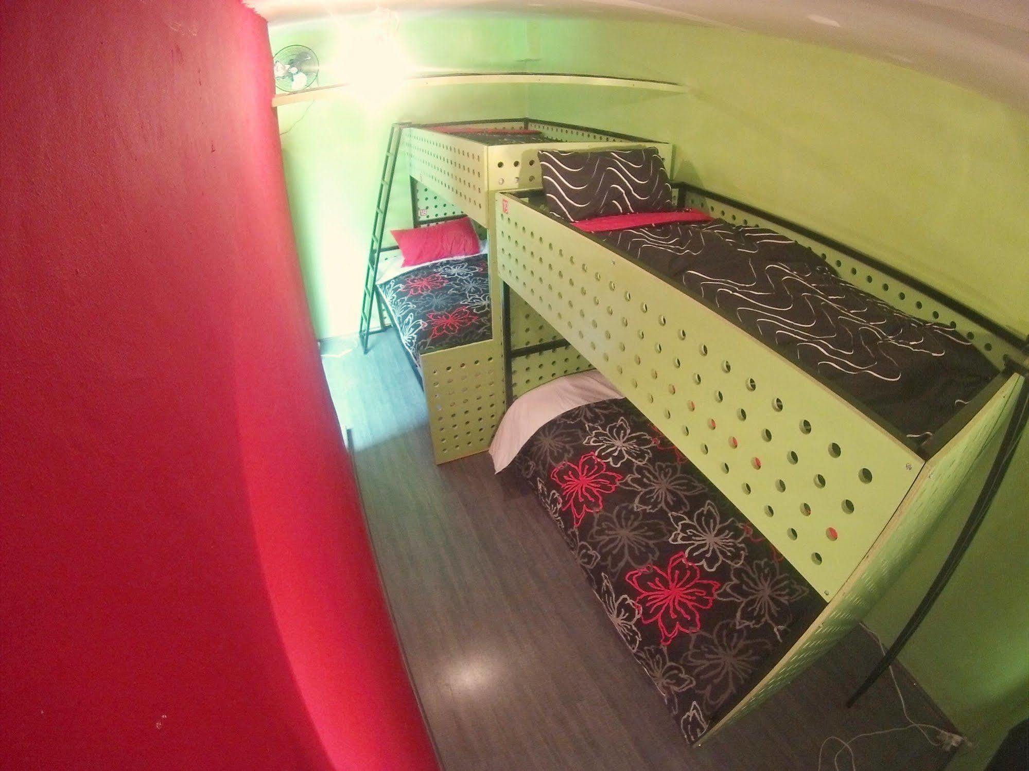 Roomies Roma Hostel Mexico City