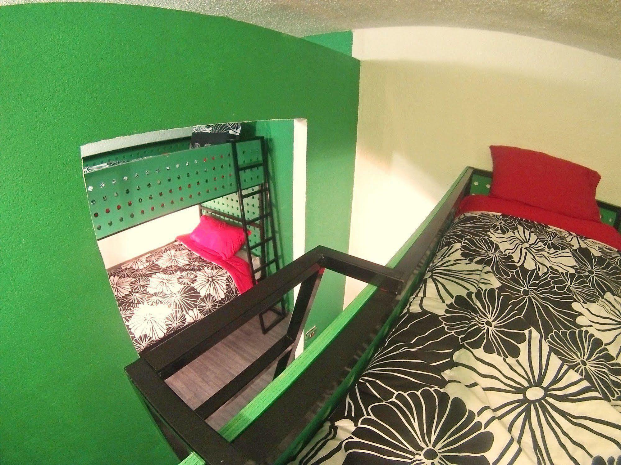 Roomies Roma Hostel
