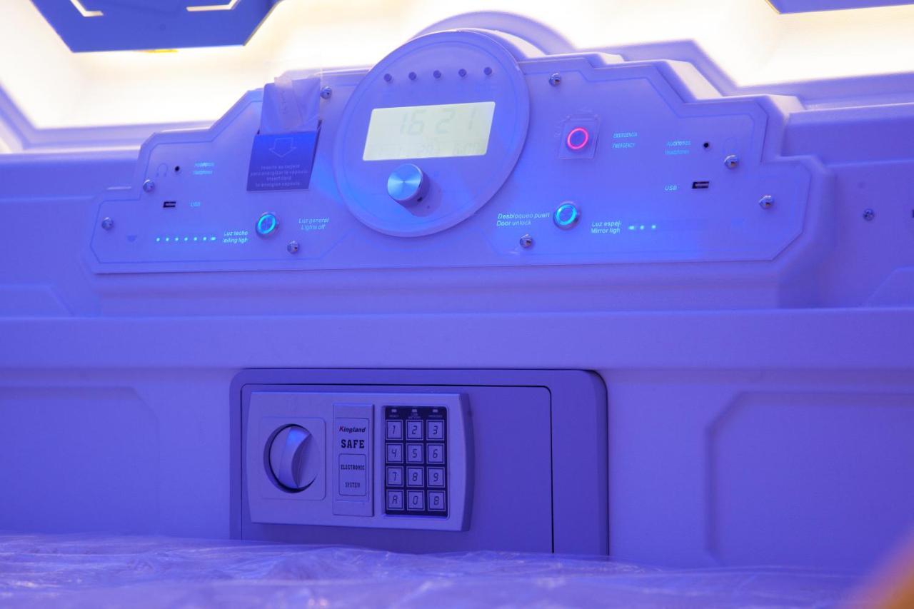 Izzzleep Aeropuerto Terminal 2 Capsule hotel 3*