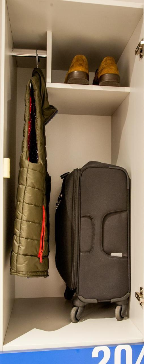 Izzzleep Aeropuerto Terminal 2 Capsule hotel Mexico City