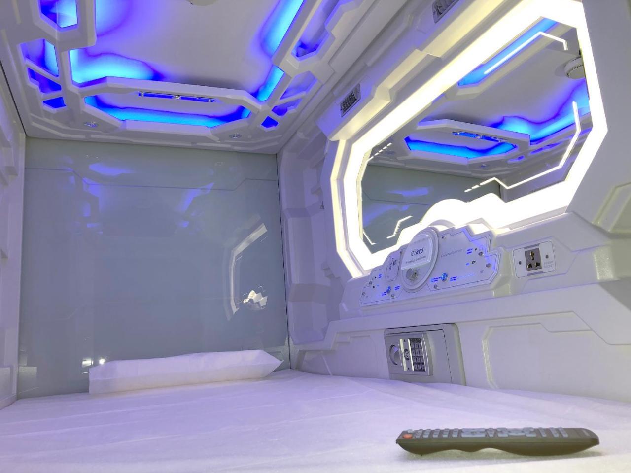 Capsule hotel Izzzleep Aeropuerto Terminal 2 3*