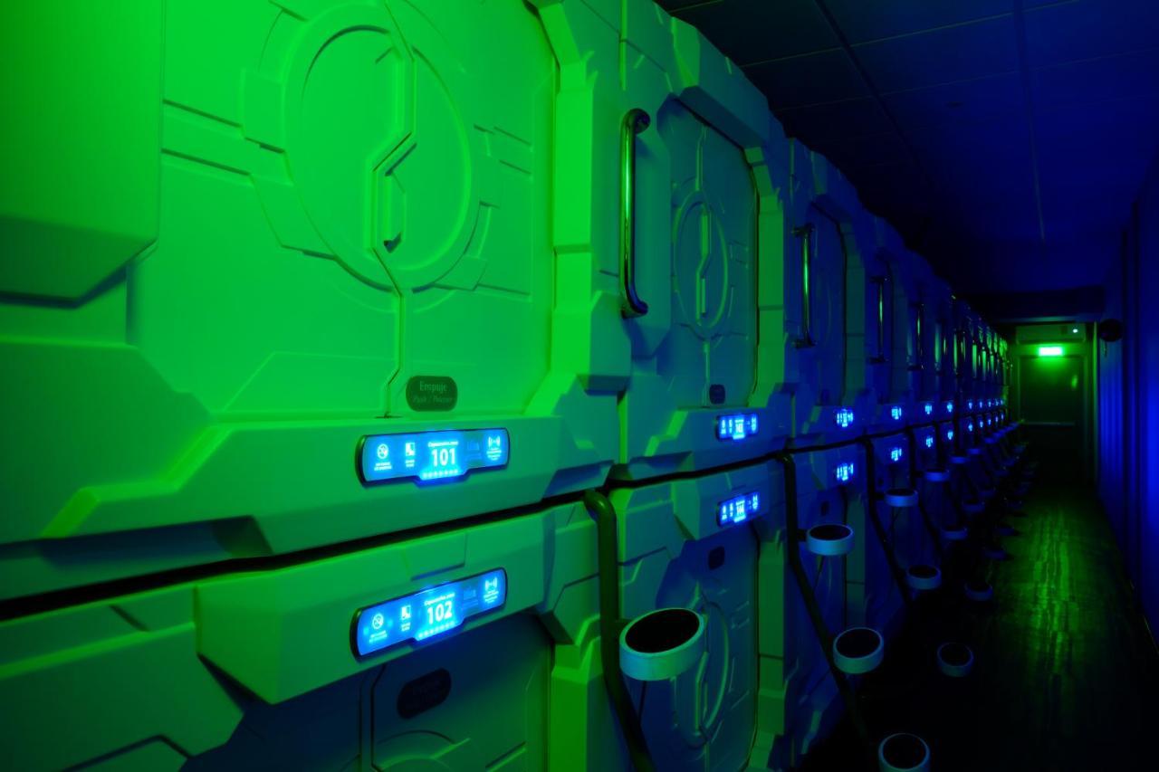 Izzzleep Aeropuerto Terminal 2 Capsule hotel Mexico City