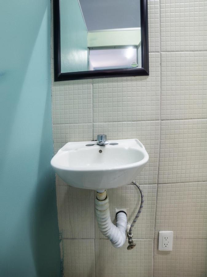 Oyo Oasis Centro Cerca Del Hospital Issste Hospital Jose Ma Morelos Hotel