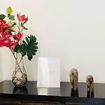 Boutique Apartment Downtown 1106