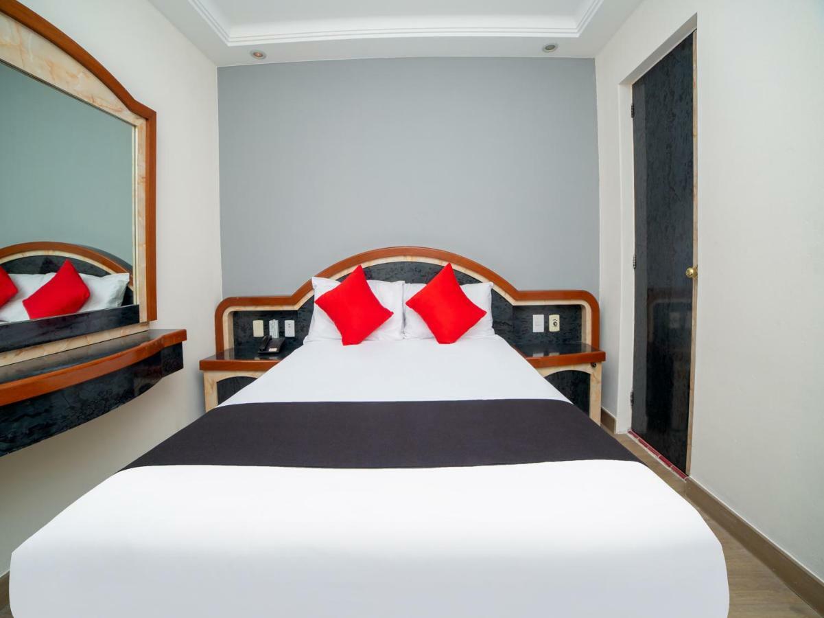 Monarca Hotel 3*